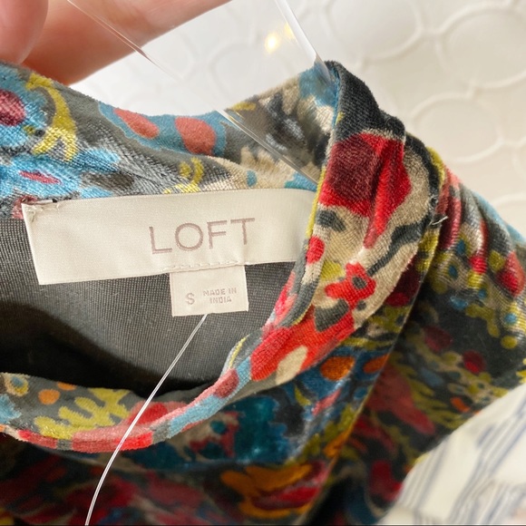 NWT LOFT Crushed Velvet Dark Floral Sleeveless Shift Dress Small - Picture 6 of 8